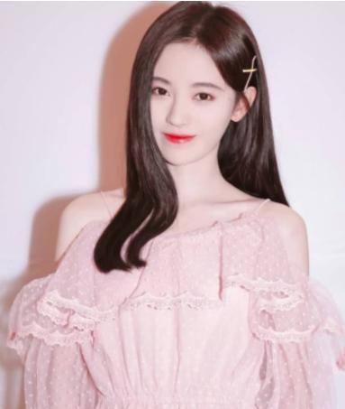 鞠婧祎素颜最新照片,真实之美引发粉丝热议